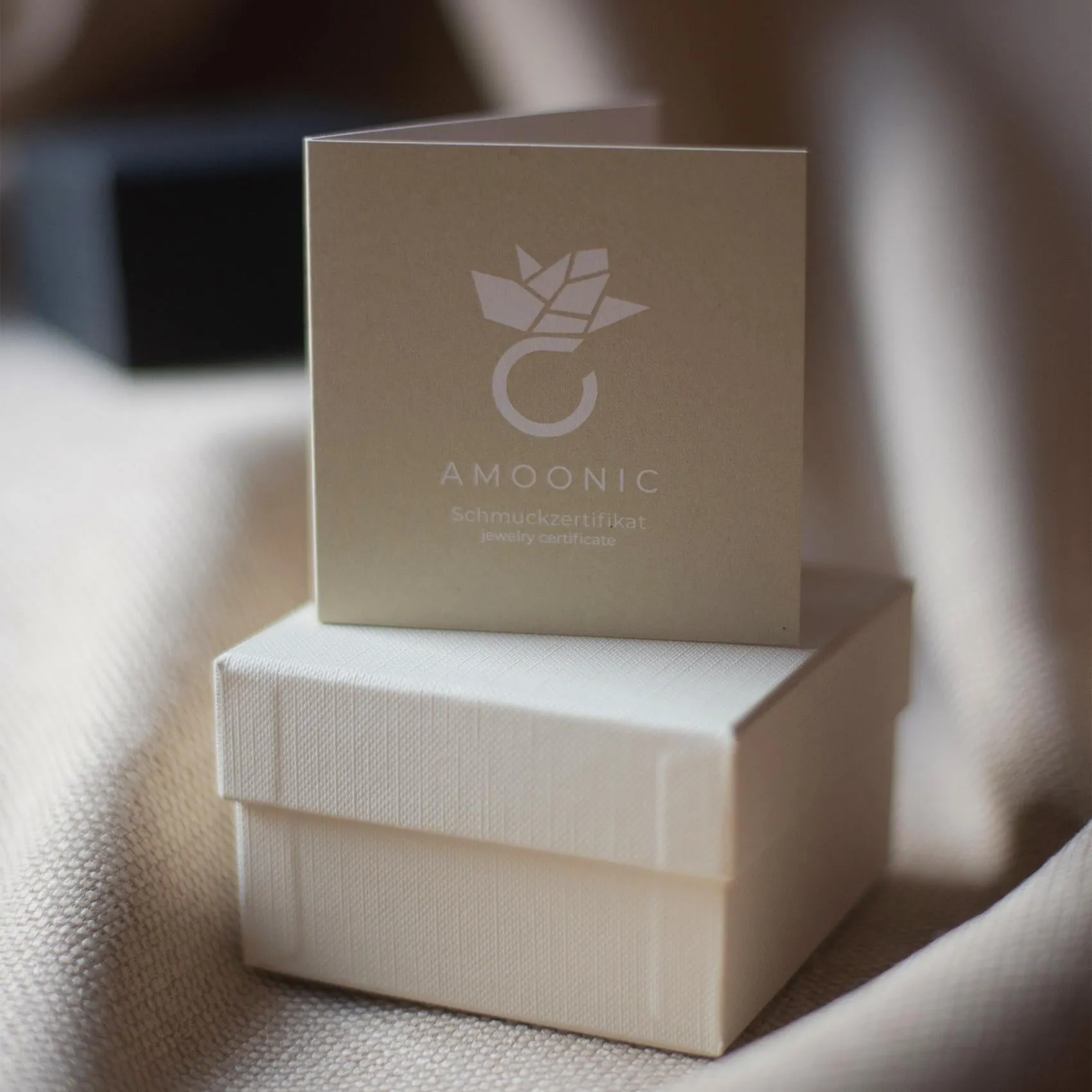 Timeless Elegance - Rotgold vergoldet - Granat